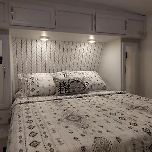 The Torres' Camper Experience! Apartment